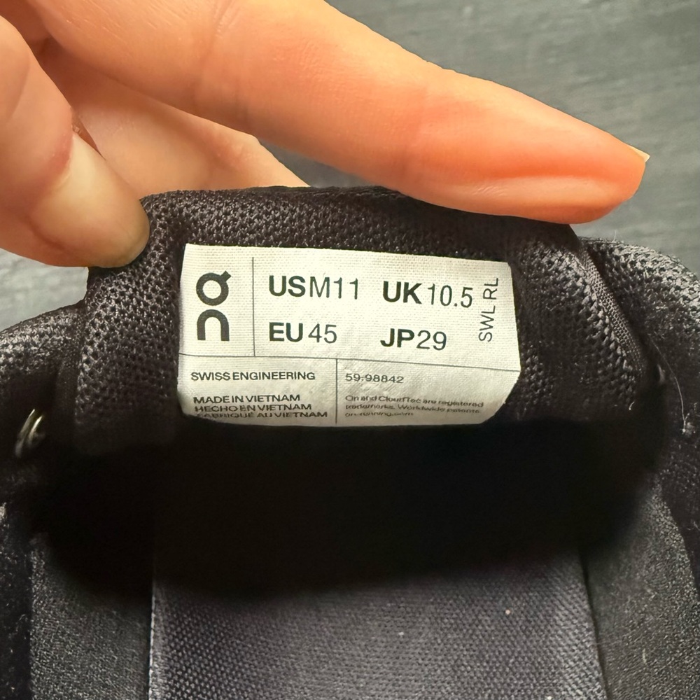 On Running Men's Black Cloud 5 Waterproof Size 11 - Picture 7 of 9